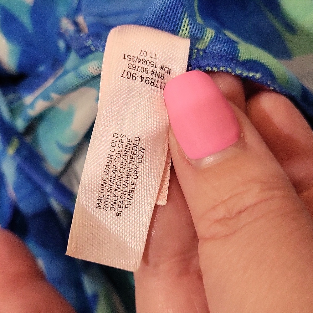 Victoria's Secret Swimsuit Coverup - Picture 12 of 12